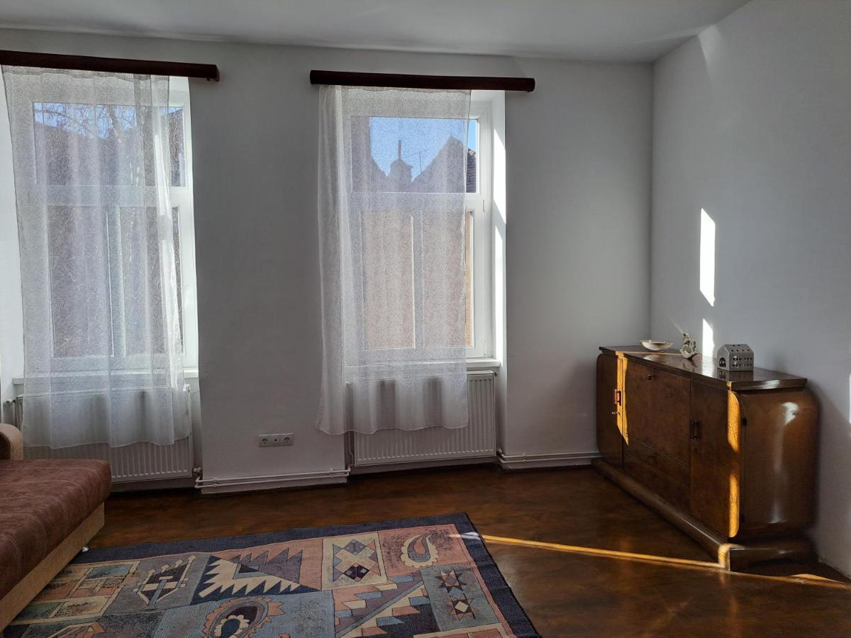Cozy Apartment In The Heart Of Sibiu Luaran gambar