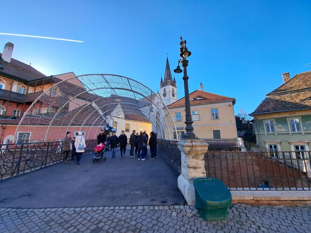 Cozy Apartment In The Heart Of Sibiu Luaran gambar