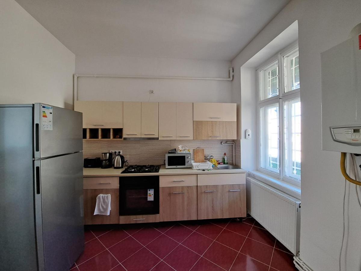 Cozy Apartment In The Heart Of Sibiu Luaran gambar