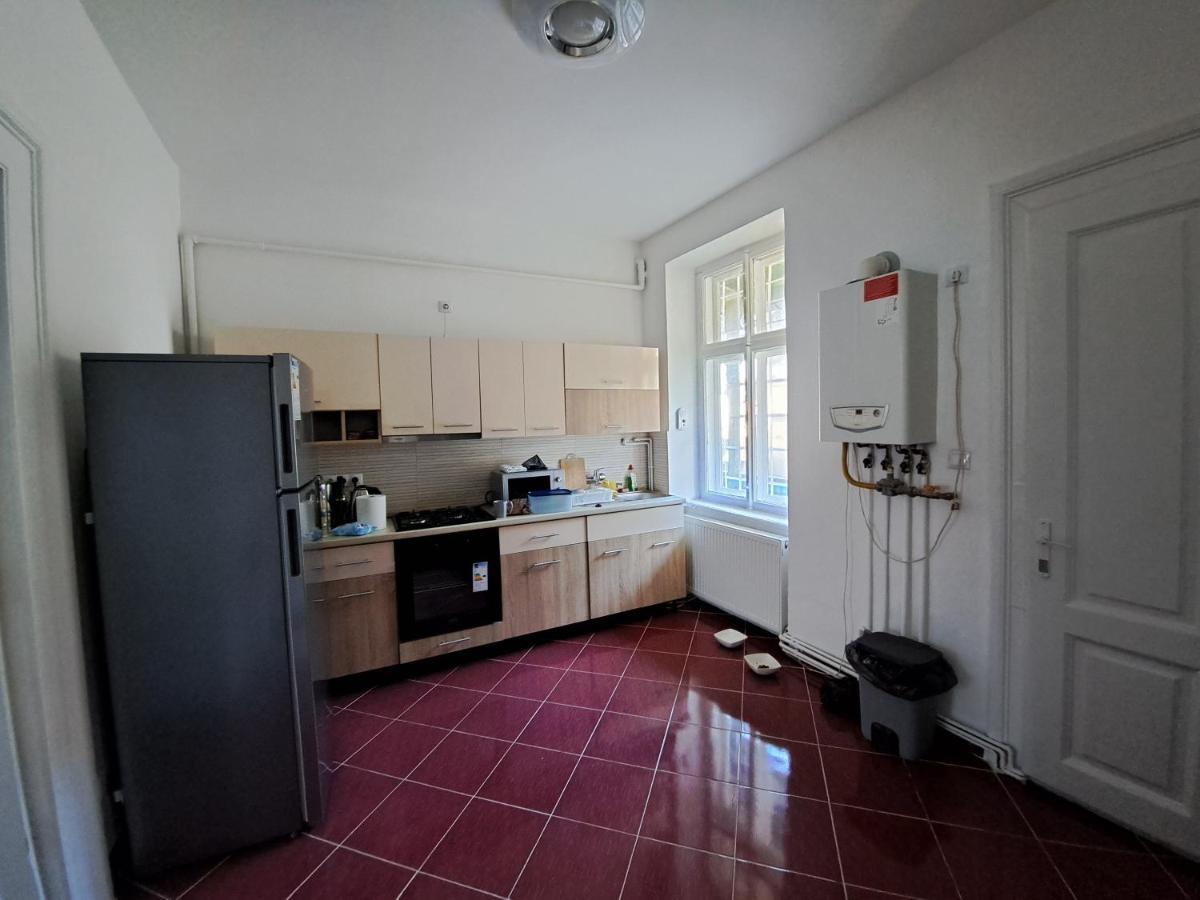 Cozy Apartment In The Heart Of Sibiu Luaran gambar