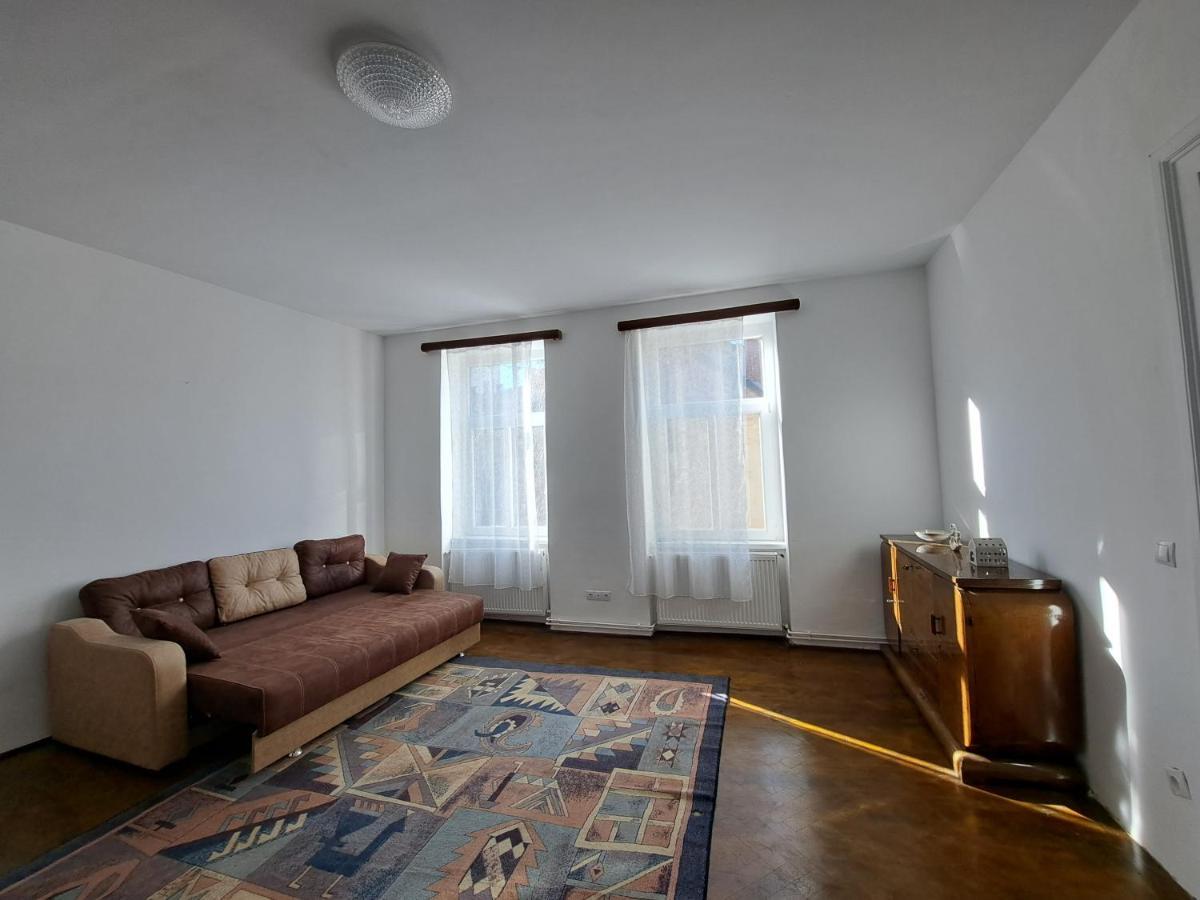 Cozy Apartment In The Heart Of Sibiu Luaran gambar